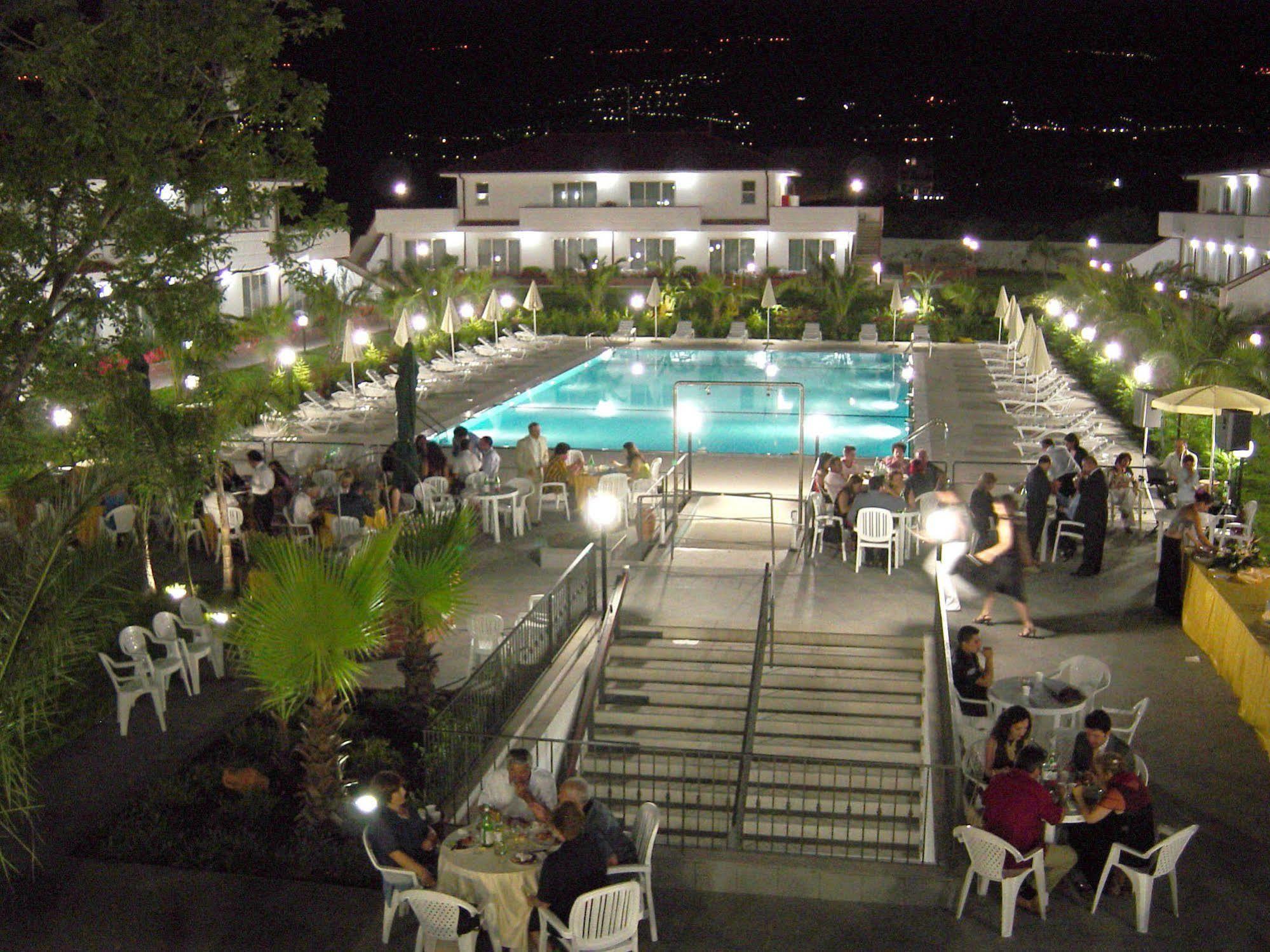 King'S House Hotel Resort Mascali Bagian luar foto