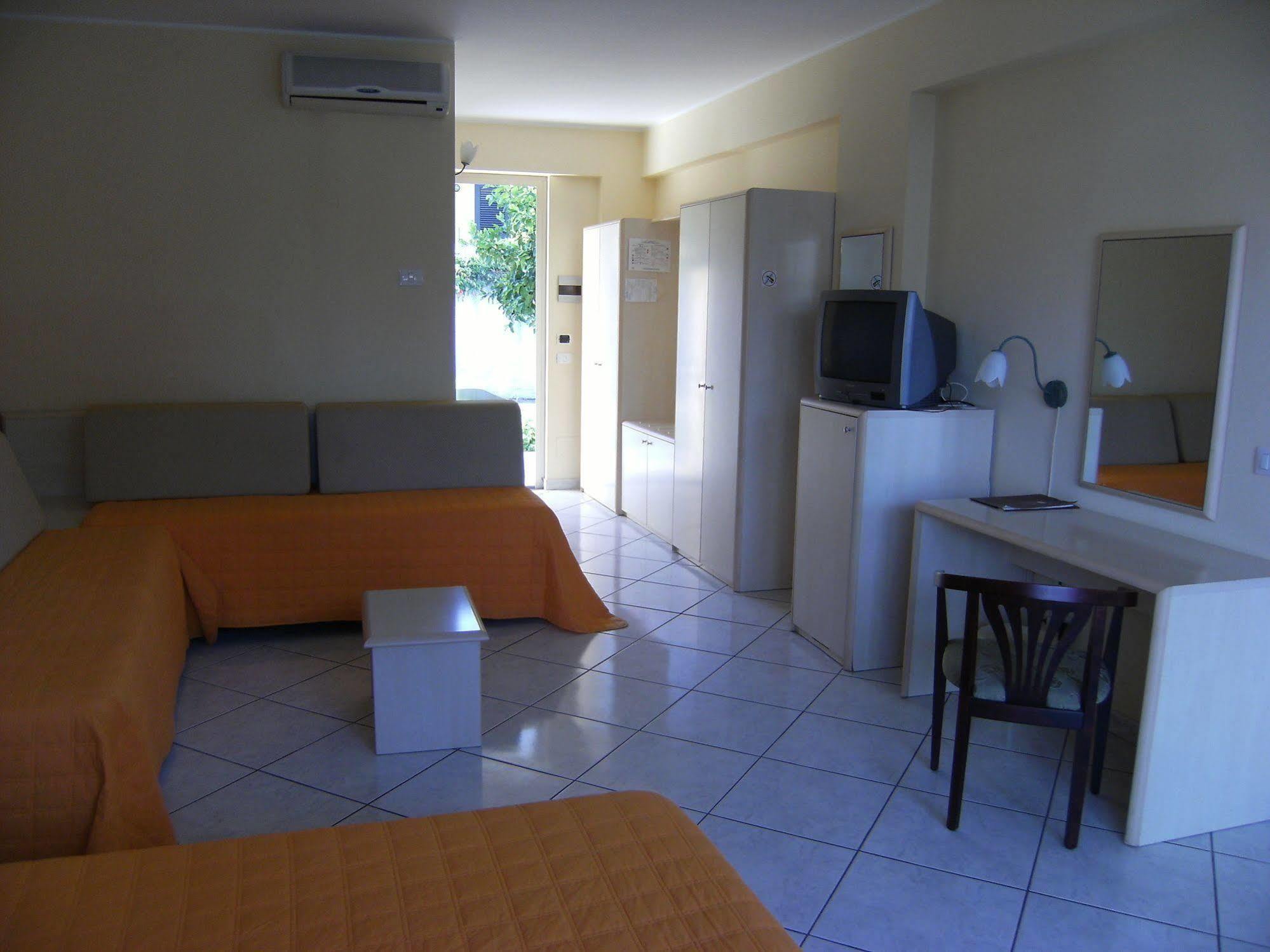 King'S House Hotel Resort Mascali Bagian luar foto