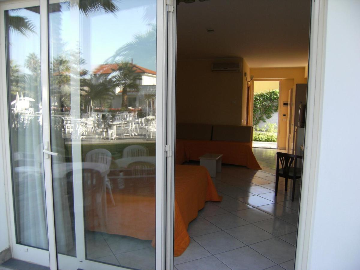 King'S House Hotel Resort Mascali Bagian luar foto